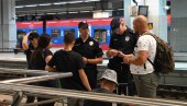 VELIKA AKCIJA POLICIJE NA SRPSKIM PRUGAMA: Prekontrolisano čak 70 vozova (FOTO/VIDEO) VELIKA AKCIJA POLICIJE NA SRPSKIM PRUGAMA: Prekontrolisano čak 70 vozova (FOTO/VIDEO)