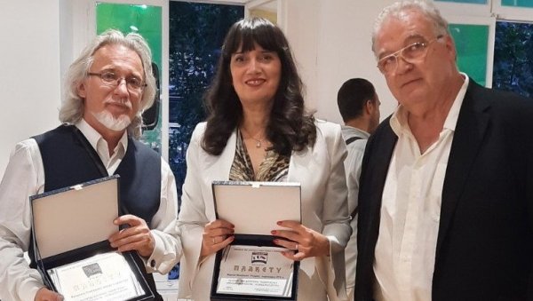 ЛАЈКОВЧАНИН НАГРАЂЕН У ПАРИЗУ: Признање вајару Ранковићу на Данима Србије ЛАЈКОВЧАНИН НАГРАЂЕН У ПАРИЗУ: Признање вајару Ранковићу на Данима Србије