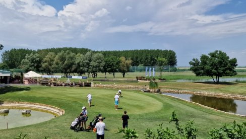 ĆUŠNI FUDBAL U RUPU ZA GOLF: Futgolf, novi sport koji u Evropi i svetu privlači sve više zaljubljenika ĆUŠNI FUDBAL U RUPU ZA GOLF: Futgolf, novi sport koji u Evropi i svetu privlači sve više zaljubljenika