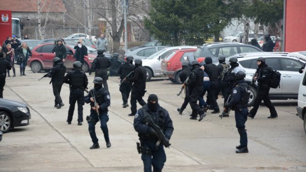 ПЛАН ЗАПАДНИХ ЦЕНТАРА: Пале фитиљ на КиМ, хоће да сломе Београд ПЛАН ЗАПАДНИХ ЦЕНТАРА: Пале фитиљ на КиМ, хоће да сломе Београд