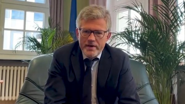 ИДИТЕ ДОЂАВОЛА: Група интелектуалаца тражила престанак наоружавања Кијева, добили гомилу увреда од украјинског амбасадора ИДИТЕ ДОЂАВОЛА: Група интелектуалаца тражила престанак наоружавања Кијева, добили гомилу увреда од украјинског амбасадора