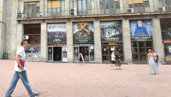 ХУМАНИТРАНА ПРЕДСТАВА: Ђаци Спортске гимназије помажу деци без родитељског старања ХУМАНИТРАНА ПРЕДСТАВА: Ђаци Спортске гимназије помажу деци без родитељског старања