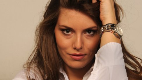 VRELE FOTKE LEPE GLUMICE: Tamara izazvala svađu na mrežama (FOTO) VRELE FOTKE LEPE GLUMICE: Tamara izazvala svađu na mrežama (FOTO)