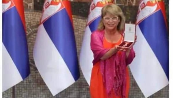 ОСВОЈИЛИ ШЕСТ НАГРАДА: Представа Љубав и виолина Дечјег позоришта у Суботици бриљирала на Лут фесту ОСВОЈИЛИ ШЕСТ НАГРАДА: Представа Љубав и виолина Дечјег позоришта у Суботици бриљирала на Лут фесту