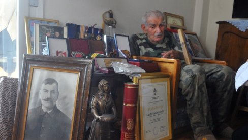 POSLEDNJA POSETA NOVOSTI DEDA ĐORĐU: Ne savijajte glavu pred nedostojnima naše slave POSLEDNJA POSETA NOVOSTI DEDA ĐORĐU: Ne savijajte glavu pred nedostojnima naše slave