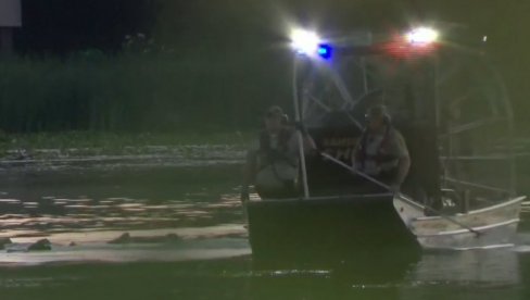 PRVA KUĆA NA VODI PROIZVEDENA U BIH: Potonula tokom testiranja (FOTO) PRVA KUĆA NA VODI PROIZVEDENA U BIH: Potonula tokom testiranja (FOTO)