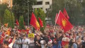 NOVI PROTEST U SKOPLJU: Demonstranti protiv Makronovog predloga (FOTO/VIDEO) NOVI PROTEST U SKOPLJU: Demonstranti protiv Makronovog predloga (FOTO/VIDEO)
