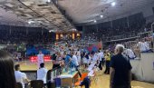 ПРОБЛЕМИ У НИШУ: На Чаиру нестала струја, неизвесно када се наставља утакмица ПРОБЛЕМИ У НИШУ: На Чаиру нестала струја, неизвесно када се наставља утакмица