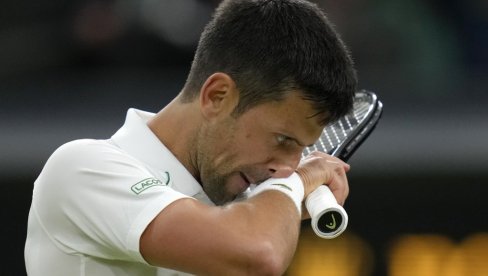 NOVAK ĐOKOVIĆ MORAO DA PREKINE TRENING! Ono što je potom uradio - zaprepastilo je mnoge (VIDEO) NOVAK ĐOKOVIĆ MORAO DA PREKINE TRENING! Ono što je potom uradio - zaprepastilo je mnoge (VIDEO)