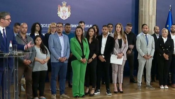 ЈЕДНИ ДРУГИМА СМО ПОТРЕБНИ: Вучић са првом генерацијом полазника програма Барвалипе ЈЕДНИ ДРУГИМА СМО ПОТРЕБНИ: Вучић са првом генерацијом полазника програма Барвалипе