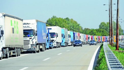 CENA GORIVA ZAUSTAVILA KAMIONE! Transport robe širom republike Srpske pod znakom pitanja, kamiondžije na parkinzima