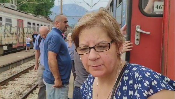 НИСМО ЗНАЛИ ЗАШТО ЧЕКАМО: Исповест путника воза који је од Београда до Бара путовао 22 сата (ВИДЕО) НИСМО ЗНАЛИ ЗАШТО ЧЕКАМО: Исповест путника воза који је од Београда до Бара путовао 22 сата (ВИДЕО)