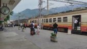 ДОГОДИО СЕ ВЕЛИКИ БЛЕСАК, ДОШЛО ЈЕ ДО СПОЈА: Драма на прузи Београд–Бар, воз заглављен код Пријепоља