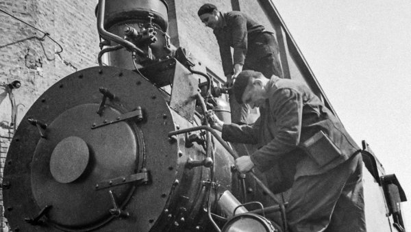 УМЕТНОСТ ФОТОГРАФИЈЕ: Зрењанин о Зрењанину УМЕТНОСТ ФОТОГРАФИЈЕ: Зрењанин о Зрењанину