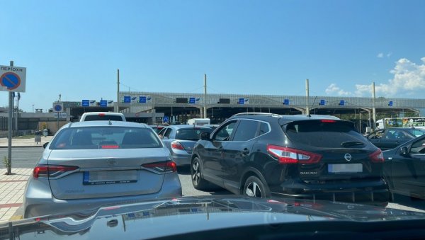 АПЕЛ МАМЕ ИЗ СРБИЈЕ СЕ ШИРИ МРЕЖАМА: Сплетом несрећних околности запела сама са дететом на Евзонију АПЕЛ МАМЕ ИЗ СРБИЈЕ СЕ ШИРИ МРЕЖАМА: Сплетом несрећних околности запела сама са дететом на Евзонију