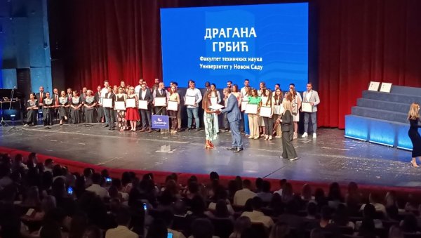 СНАЖНА ПОРУКА ПРЕДСЕДНИКА ВУЧИЋА СТИПЕНДИСТИМА: Све могу да вам одузму, али знање је ваше заувек (ВИДЕО) СНАЖНА ПОРУКА ПРЕДСЕДНИКА ВУЧИЋА СТИПЕНДИСТИМА: Све могу да вам одузму, али знање је ваше заувек (ВИДЕО)