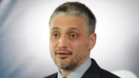 SLAVLJE U DOMU ČEDE JOVANOVIĆA: Stižu čestitke, Mihajlo Lajf je njegov ponos SLAVLJE U DOMU ČEDE JOVANOVIĆA: Stižu čestitke, Mihajlo Lajf je njegov ponos