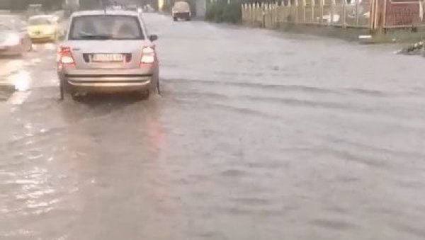 КРУШЕВАЦ ПОТОПЉЕН: Заседа Штаб за ванредне ситуације (ВИДЕО) КРУШЕВАЦ ПОТОПЉЕН: Заседа Штаб за ванредне ситуације (ВИДЕО)