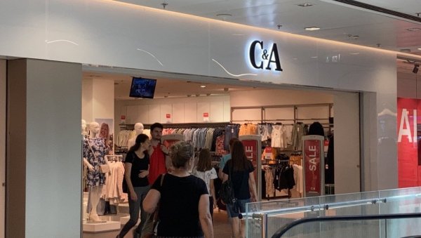 САД СТЕЧАЈ И ОТКАЗИ: Дугогодишњи радници модног ланца C&A очајни због затварања САД СТЕЧАЈ И ОТКАЗИ: Дугогодишњи радници модног ланца C&A очајни због затварања