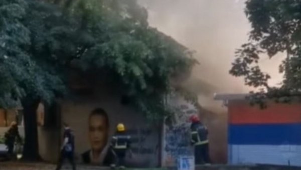 ГОРИ ШТАМПАРИЈА У ЗЕМУНУ: Појавио се снимак на друштвеним мрежама (ВИДЕО) ГОРИ ШТАМПАРИЈА У ЗЕМУНУ: Појавио се снимак на друштвеним мрежама (ВИДЕО)
