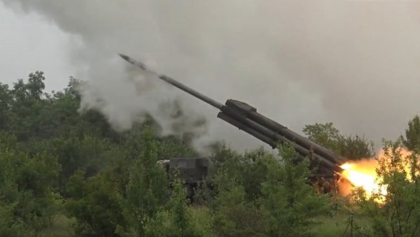 ПОГОЂЕН УКРАЈИНСКИ КОНВОЈ: Руске снаге напале мете у Кривом Рогу и Харкову (ВИДЕО) ПОГОЂЕН УКРАЈИНСКИ КОНВОЈ: Руске снаге напале мете у Кривом Рогу и Харкову (ВИДЕО)
