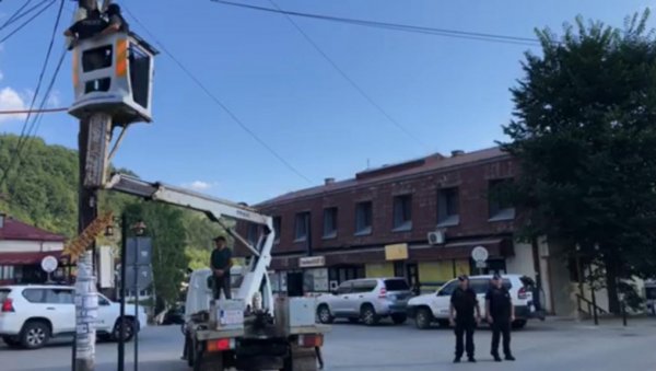 РОСУ СЕ ПОВУКЛА ИЗ ОПШТИНЕ ШТРПЦЕ: Однели камере за видео-надзор, није било ухапшених РОСУ СЕ ПОВУКЛА ИЗ ОПШТИНЕ ШТРПЦЕ: Однели камере за видео-надзор, није било ухапшених