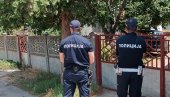 PRVE SLIKE I SNIMCI SA MESTA ZLOČINA U ZMAJEVU: Komšije ubijenih nisu ništa čule - policija obavlja uviđaj (FOTO/VIDEO)