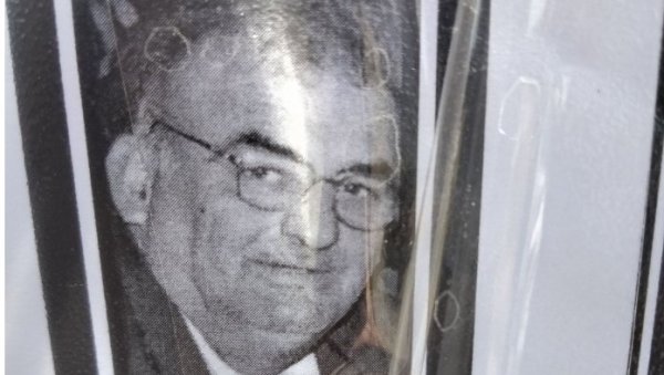 ОВО ЈЕ УБИЈЕНИ ДРАГАН ИЗ ЗМАЈЕВА: Унук га усмртио секиром (ФОТО/ВИДЕО) ОВО ЈЕ УБИЈЕНИ ДРАГАН ИЗ ЗМАЈЕВА: Унук га усмртио секиром (ФОТО/ВИДЕО)
