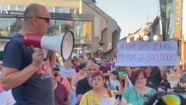 САМО ПОЛИТИЧАРИ ДОБРО ЖИВЕ: Грађани БиХ организују протестна окупљања због све већег сиромаштва САМО ПОЛИТИЧАРИ ДОБРО ЖИВЕ: Грађани БиХ организују протестна окупљања због све већег сиромаштва