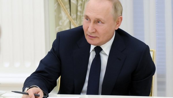 САДА ЈЕ И ЗВАНИЧНО: Путин потписао указ - У Кремљу ће сутра бити одржана свечана церемонија САДА ЈЕ И ЗВАНИЧНО: Путин потписао указ - У Кремљу ће сутра бити одржана свечана церемонија