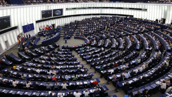 НОВИ ПРИТИСЦИ НА СРБИЈУ Група европарламентараца тражи од ЕУ прекид преговора са Србијом - наставити их кад Београд уведе санкције Русији НОВИ ПРИТИСЦИ НА СРБИЈУ Група европарламентараца тражи од ЕУ прекид преговора са Србијом - наставити их кад Београд уведе санкције Русији