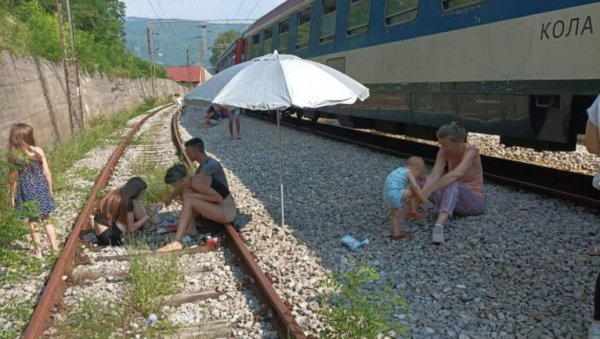 УЗ КОМПОЗИЦИЈУ - ДВЕ ЛОКОМОТИВЕ: Србија воз од незгоде са кваром воза на линији Београд - Бар увео нову праксу УЗ КОМПОЗИЦИЈУ - ДВЕ ЛОКОМОТИВЕ: Србија воз од незгоде са кваром воза на линији Београд - Бар увео нову праксу