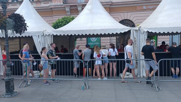 ДЕЖУРАЈУ И ПСИХОТЕРАПЕУТИ: Музички фестивал Егзит на Петроварадинској тврђави има и друштвену одговорност ДЕЖУРАЈУ И ПСИХОТЕРАПЕУТИ: Музички фестивал Егзит на Петроварадинској тврђави има и друштвену одговорност