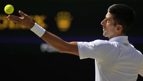 KAKAV POTEZ SRBINA! Novak Đoković ispunio želju Britanaca i uradio nešto nesvakidašnje na Vimbldonu (VIDEO) KAKAV POTEZ SRBINA! Novak Đoković ispunio želju Britanaca i uradio nešto nesvakidašnje na Vimbldonu (VIDEO)