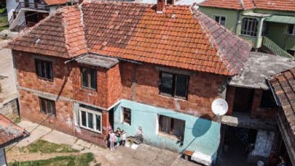 СРЕЋА ЗА СЕДМОРО ДЕЦЕ: Завршено реновирање куће породицe Антић из Горње Мутнице код Параћина СРЕЋА ЗА СЕДМОРО ДЕЦЕ: Завршено реновирање куће породицe Антић из Горње Мутнице код Параћина