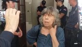 СЛИКАРКА НА УЛИЦИ: Из стана у Цвијићевој улици 79 принудно избачена Драгана Милисављевић СЛИКАРКА НА УЛИЦИ: Из стана у Цвијићевој улици 79 принудно избачена Драгана Милисављевић