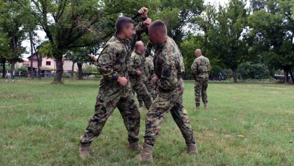 ОСПОСОБЉАВАЊЕ ЗА РЕАЛАН КОНФЛИКТ: Редовна обука извиђача Копнене војске (ФОТО)