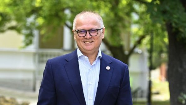 МИНИСТАР ВЕСИЋ У СКУПШТИНИ: Грађани на левој обали Дунава добиће канализацију, изабрани извођачи МИНИСТАР ВЕСИЋ У СКУПШТИНИ: Грађани на левој обали Дунава добиће канализацију, изабрани извођачи