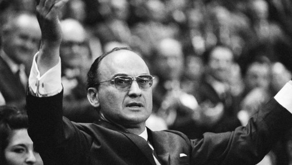 ЧУВЕНИ ПРЕДСЕДНИК МЕКСИКА ПРЕМИНУО У 100. ГОДИНИ: Друговао са Титом, владао скоро 3 деценије, избегао одговорност за масакре ЧУВЕНИ ПРЕДСЕДНИК МЕКСИКА ПРЕМИНУО У 100. ГОДИНИ: Друговао са Титом, владао скоро 3 деценије, избегао одговорност за масакре