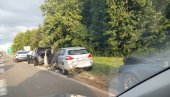 LANČANI SUDAR NA AUTO-PUTU: Četiri vozila učestvovalo u udesu - saobraćaj usporen (FOTO) LANČANI SUDAR NA AUTO-PUTU: Četiri vozila učestvovalo u udesu - saobraćaj usporen (FOTO)