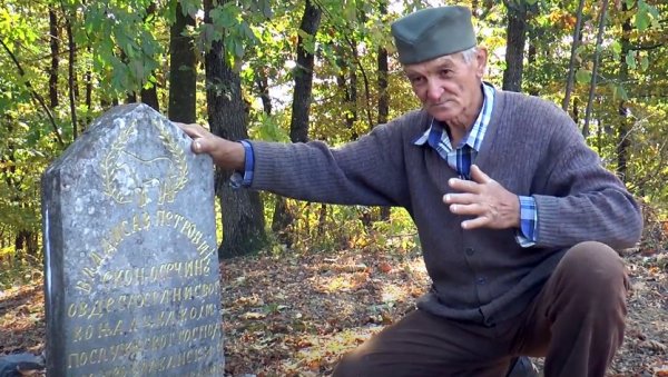 СПОМЕНИК КОЊУ, ХЕРОЈУ ТРИ РАТА: Јединствено обележје у селу Осечина у Подгорини (ФОТО) СПОМЕНИК КОЊУ, ХЕРОЈУ ТРИ РАТА: Јединствено обележје у селу Осечина у Подгорини (ФОТО)