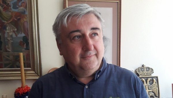МОЗАИК О ОДРАСТАЊУ: Први роман Драгана Хамовића Род ораха у Српској књижевној задрузи МОЗАИК О ОДРАСТАЊУ: Први роман Драгана Хамовића Род ораха у Српској књижевној задрузи