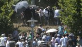 SEDAM GODINA ĆUTANJA: Niko nije kriv za pokušaj ubistva Aleksandra Vučića u Srebrenici - za zločine nad Srbima se ne odgovara! (FOTO/VIDEO)