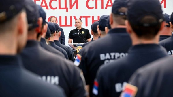 ЧИТАВА СРБИЈА ОСЕЋА ДА ЈЕ ТЕ НОЋИ БИЛА САЧУВАНА: Вулин захвалио припадницима МУП-а који су спасавали грађане из поплављених подручја ЧИТАВА СРБИЈА ОСЕЋА ДА ЈЕ ТЕ НОЋИ БИЛА САЧУВАНА: Вулин захвалио припадницима МУП-а који су спасавали грађане из поплављених подручја