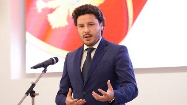 ПРЕДСЕДНИК ВЛАДЕ ЦРНЕ ГОРЕ: Нека падне да освежи! ПРЕДСЕДНИК ВЛАДЕ ЦРНЕ ГОРЕ: Нека падне да освежи!