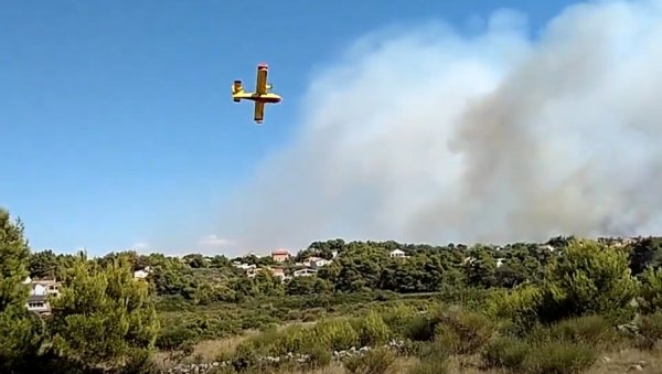 ПОЖАР У ХРВАТСКОЈ: Горе шуме, куће одбрањене ПОЖАР У ХРВАТСКОЈ: Горе шуме, куће одбрањене