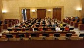 VRŠNJACI GRADE MOSTOVE: Srpska deca iz Slovenije, Hrvatske i Mađarske u klupama Skupštine Vojvodine