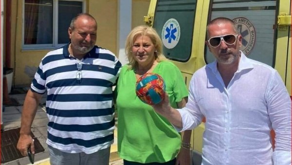 КАКО ЈЕ ЛОПТА СПАСИЛА ИВАНУ ЖИВОТ: Невероватна прича мушкарца који је преживео 18 сати на пучини (ФОТО/ВИДЕО) КАКО ЈЕ ЛОПТА СПАСИЛА ИВАНУ ЖИВОТ: Невероватна прича мушкарца који је преживео 18 сати на пучини (ФОТО/ВИДЕО)