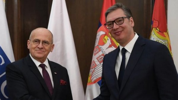 ВУЧИЋ СЕ САСТАО СА РАУОМ: Односи Србије и Пољске су традиционално пријатељски - разговарали смо о билатералној и економској сарадњи ВУЧИЋ СЕ САСТАО СА РАУОМ: Односи Србије и Пољске су традиционално пријатељски - разговарали смо о билатералној и економској сарадњи