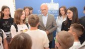 ДЕЦА ИЗ РЕГИОНА ГОСТИ НОВОГ САДА Вучевић: Желим вам пријатан боравак у нашем граду! ДЕЦА ИЗ РЕГИОНА ГОСТИ НОВОГ САДА Вучевић: Желим вам пријатан боравак у нашем граду!